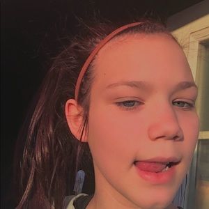 Meet your Posher, Elise